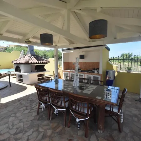 Maria Carmela Apartment *